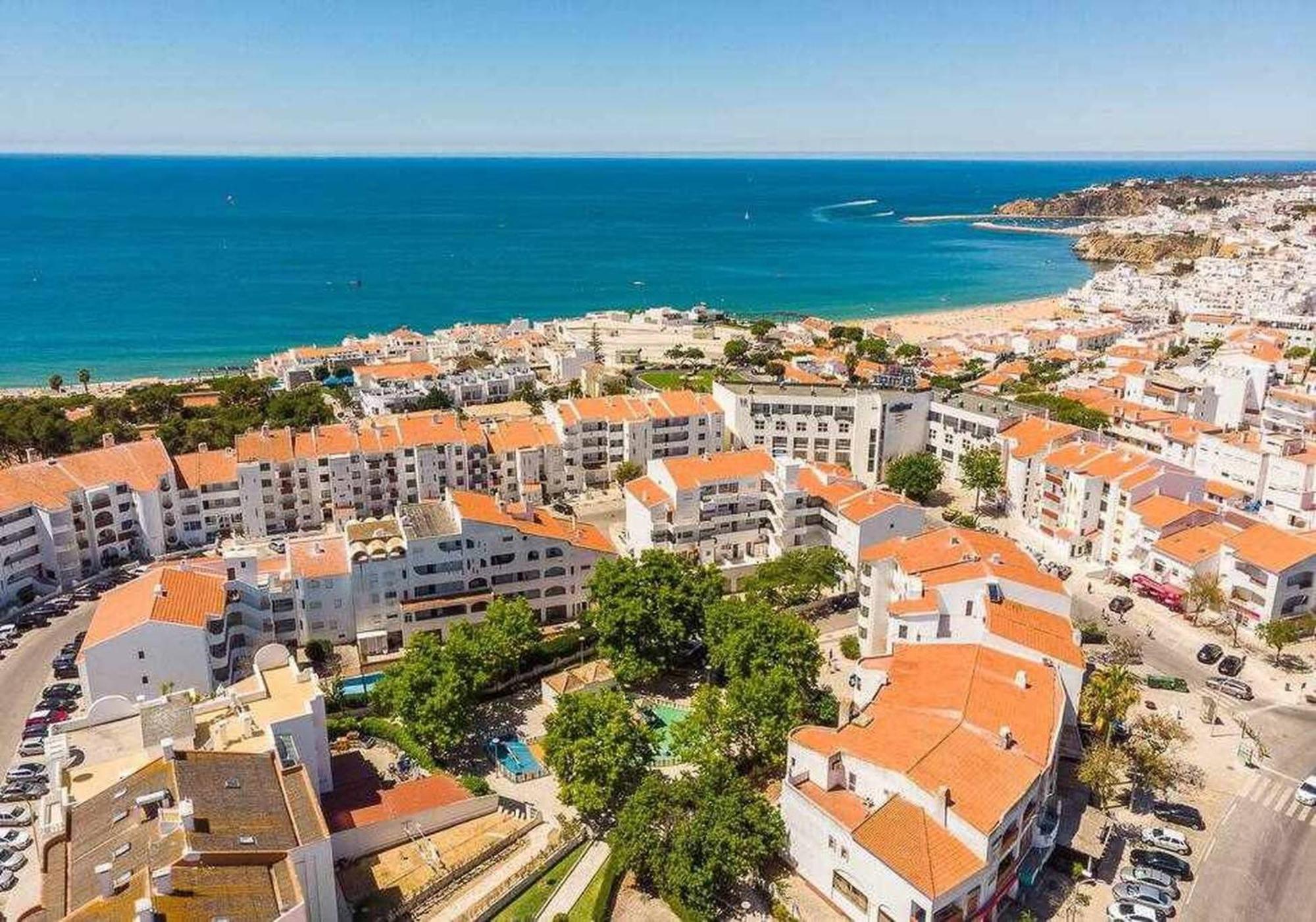 Central Town 2-Bedroom Apartment Albufeira Luaran gambar