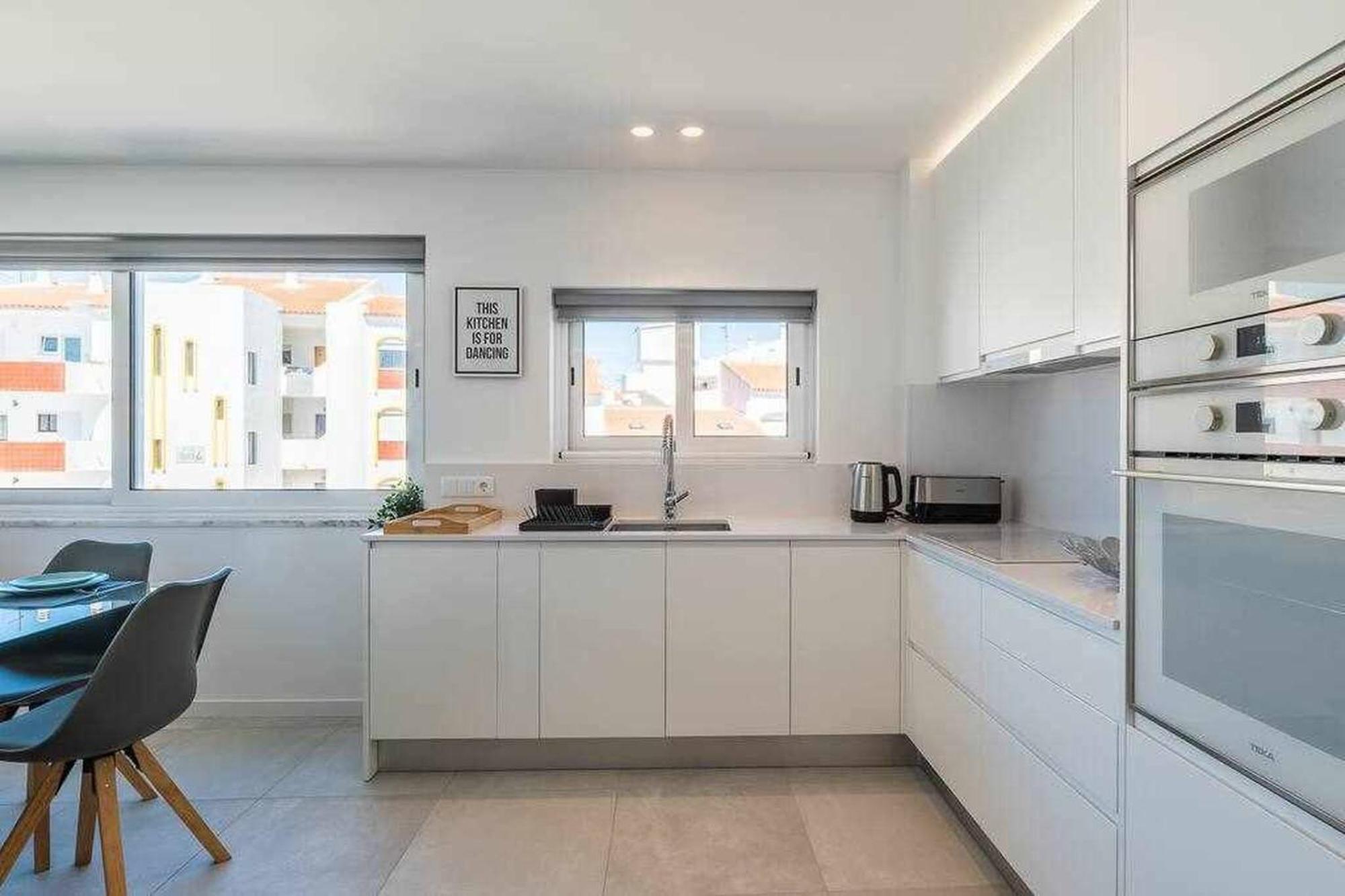 Central Town 2-Bedroom Apartment Albufeira Luaran gambar