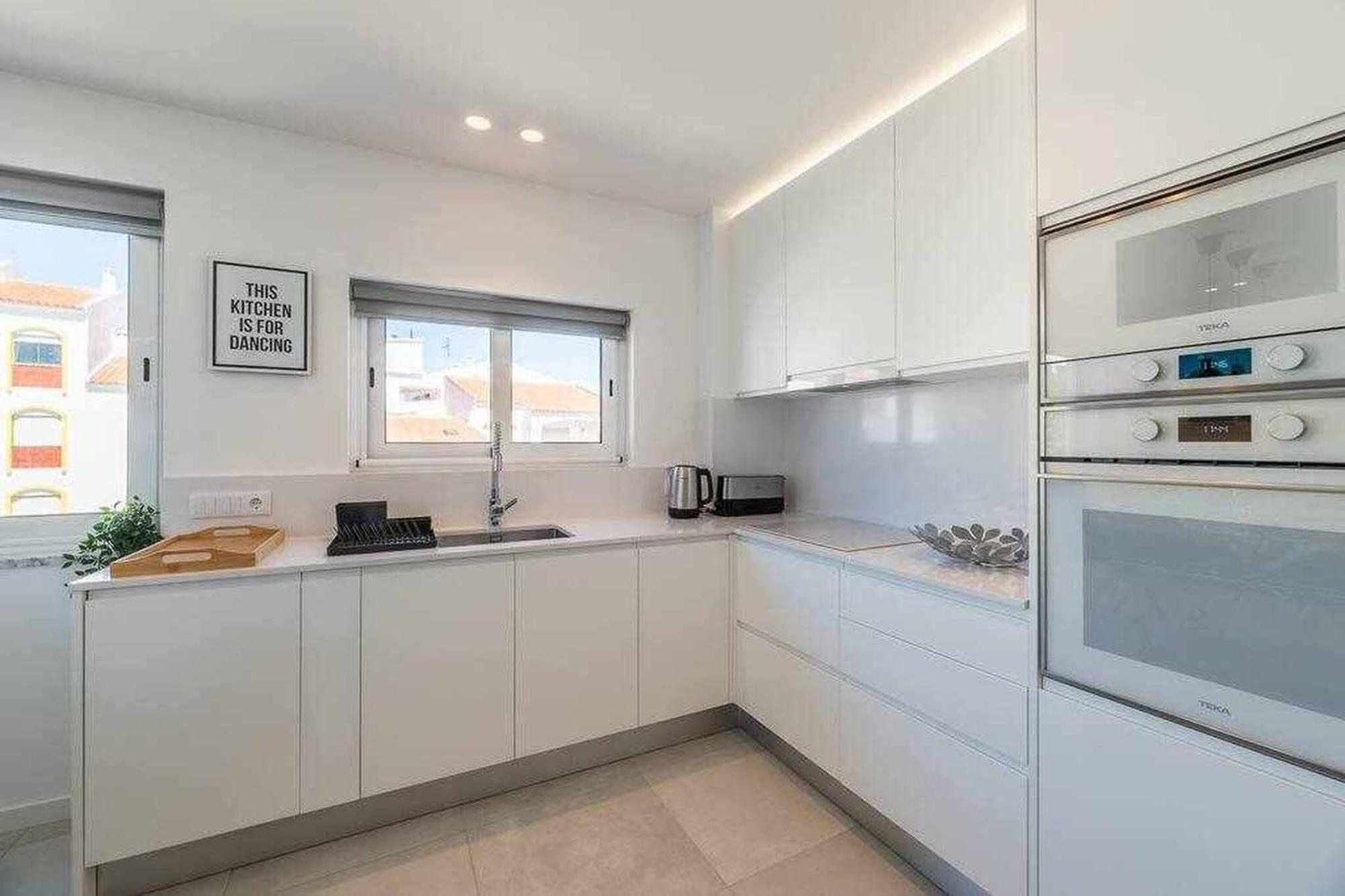 Central Town 2-Bedroom Apartment Albufeira Luaran gambar