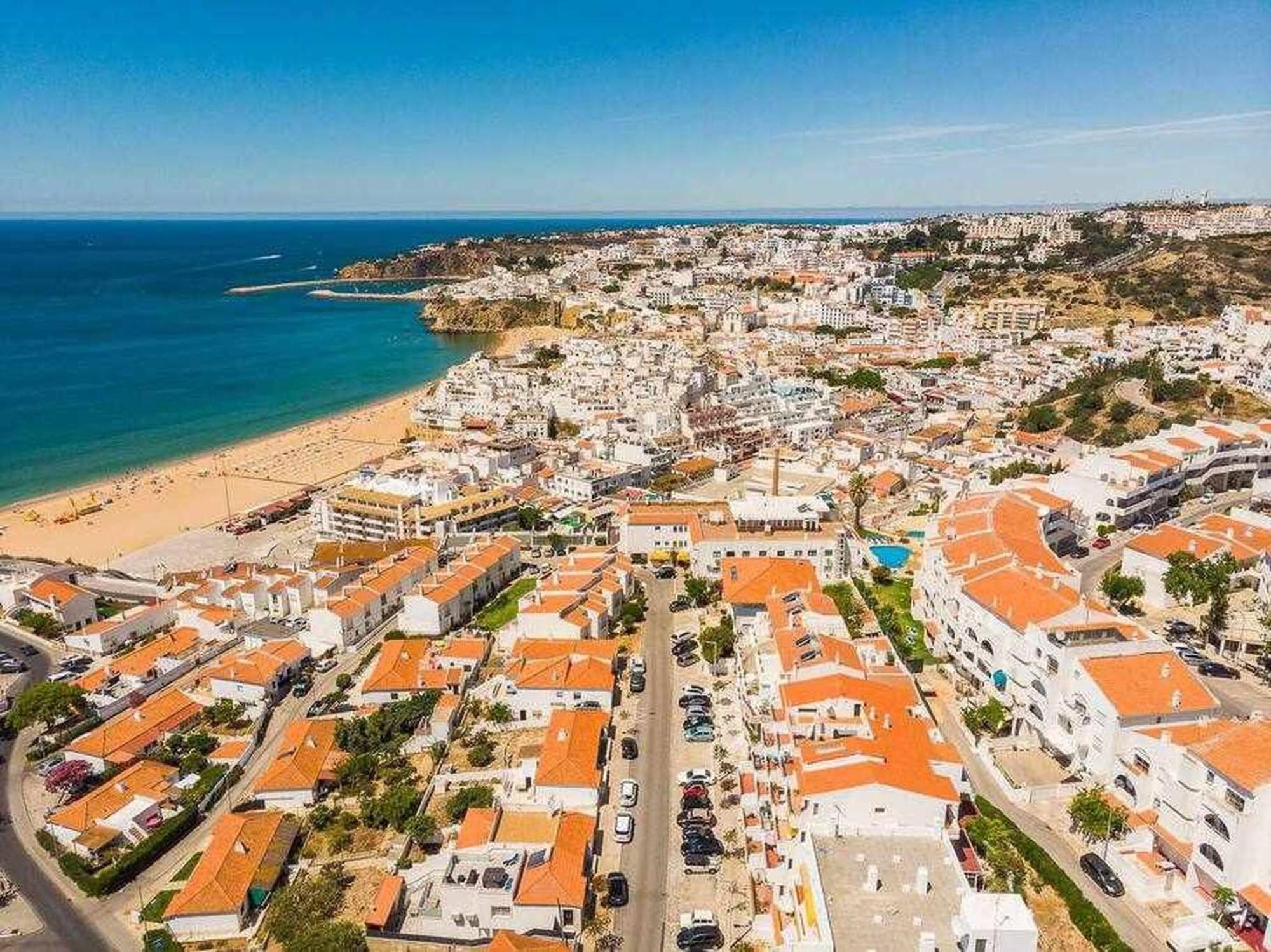Central Town 2-Bedroom Apartment Albufeira Luaran gambar